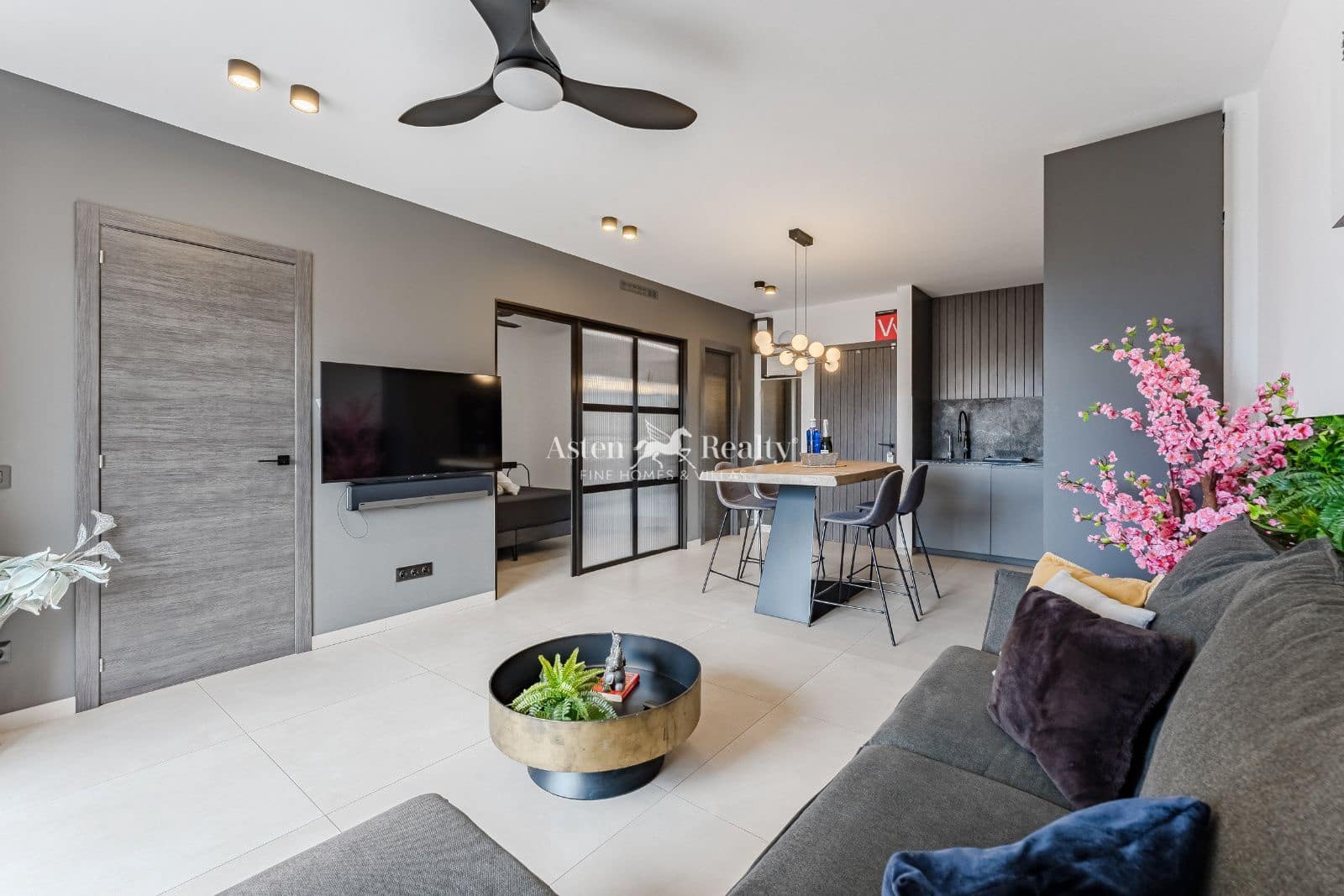 2 soverom Leilighet til salgs i Playa Paraiso med svømmebasseng - € 350 000 (Ref: 8992836)