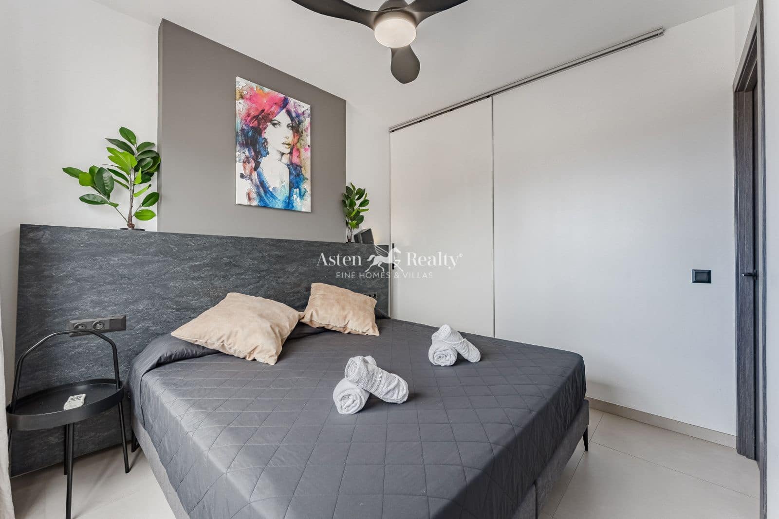 2 soverom Leilighet til salgs i Playa Paraiso med svømmebasseng - € 350 000 (Ref: 8992836)