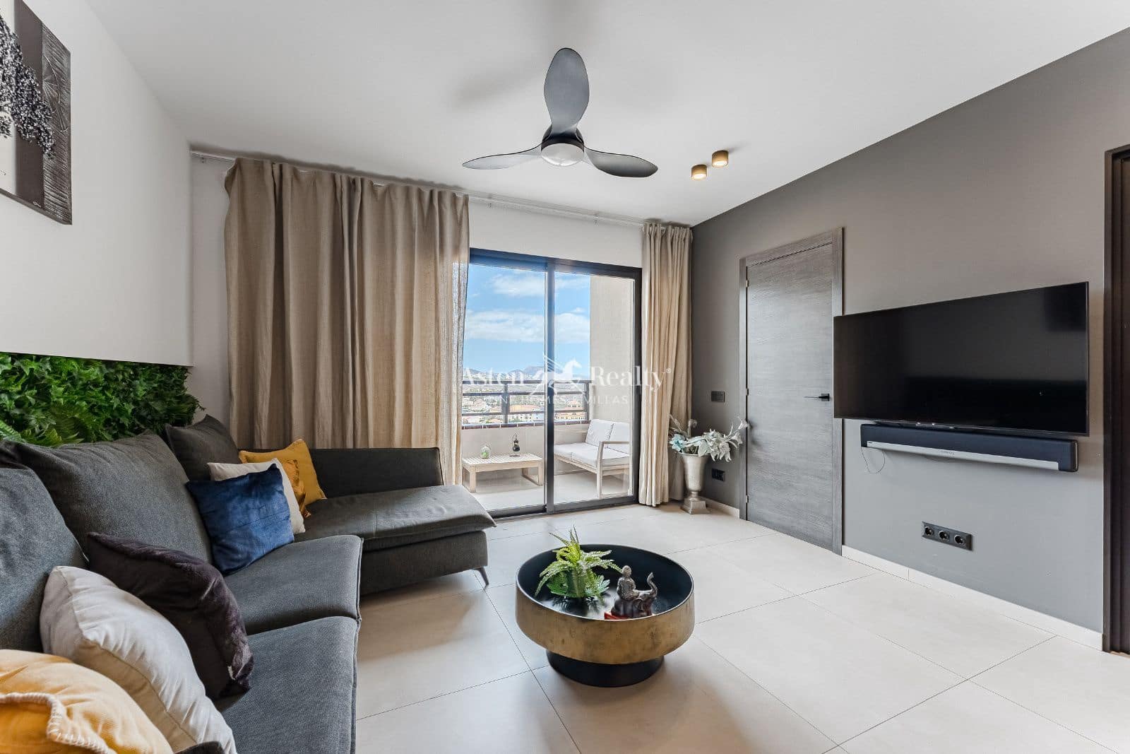 2 soverom Leilighet til salgs i Playa Paraiso med svømmebasseng - € 350 000 (Ref: 8992836)