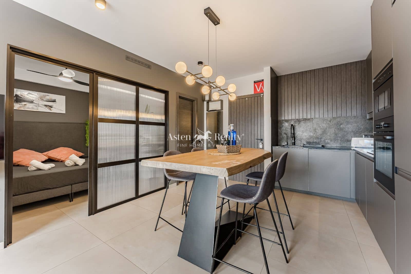 2 soverom Leilighet til salgs i Playa Paraiso med svømmebasseng - € 350 000 (Ref: 8992836)