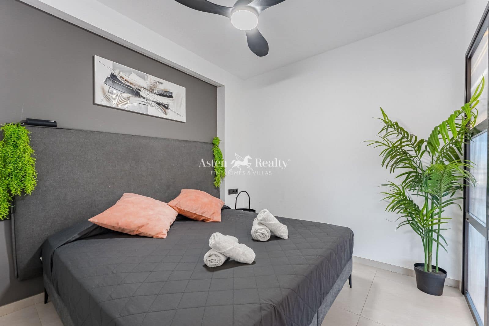 2 soverom Leilighet til salgs i Playa Paraiso med svømmebasseng - € 350 000 (Ref: 8992836)