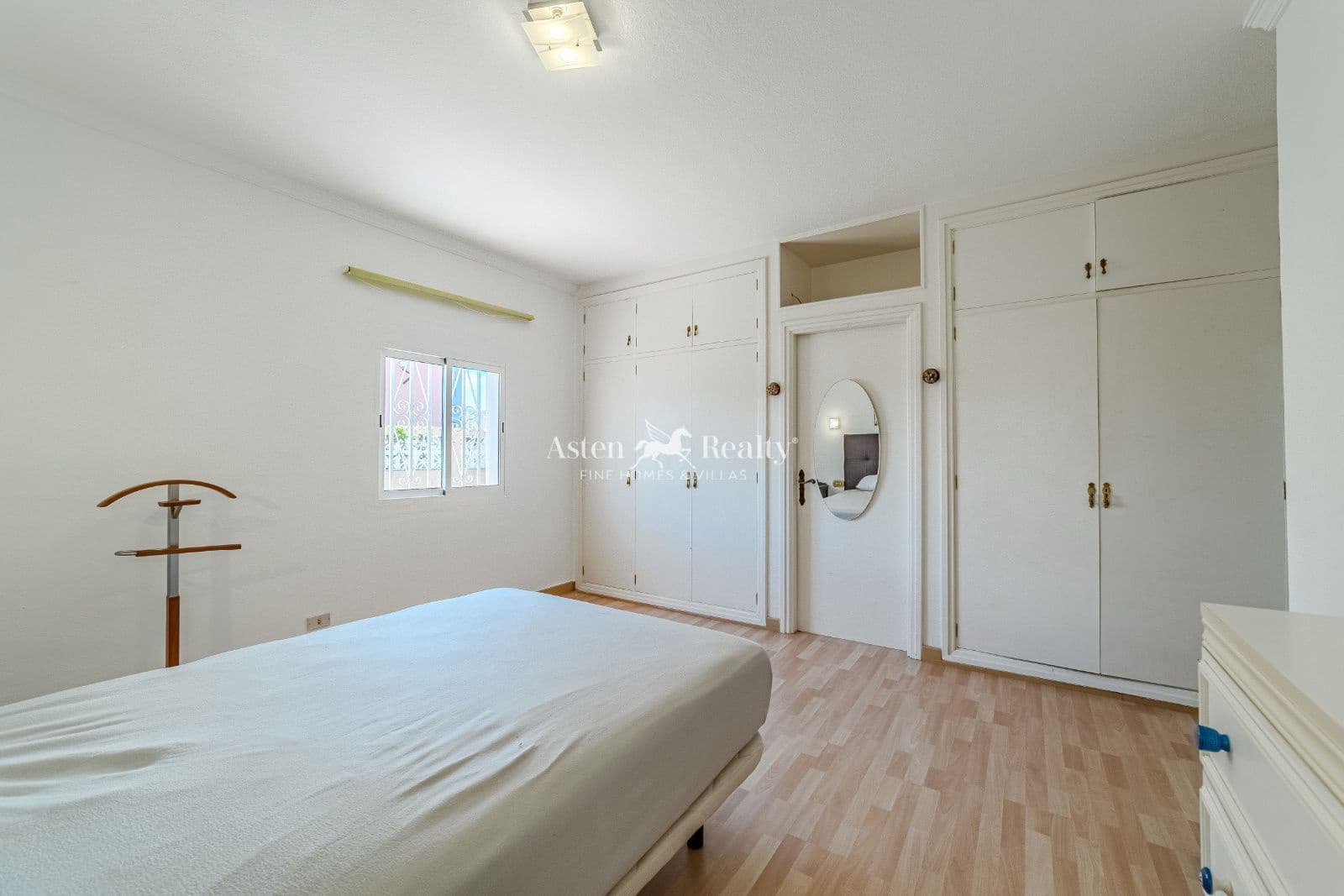 6 soveværelse Villa til salg i San Cristobal de La Laguna med garage - € 680.000 (Ref: 8998443)