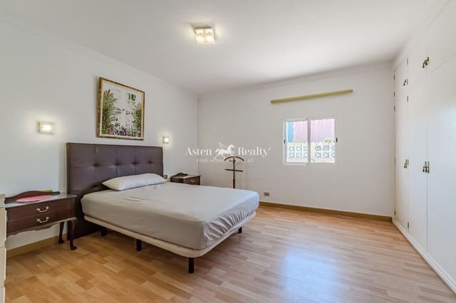 6 chambre Villa/Maison à vendre à San Cristóbal de La Laguna avec garage - 680 000 € (Ref: 8998443)