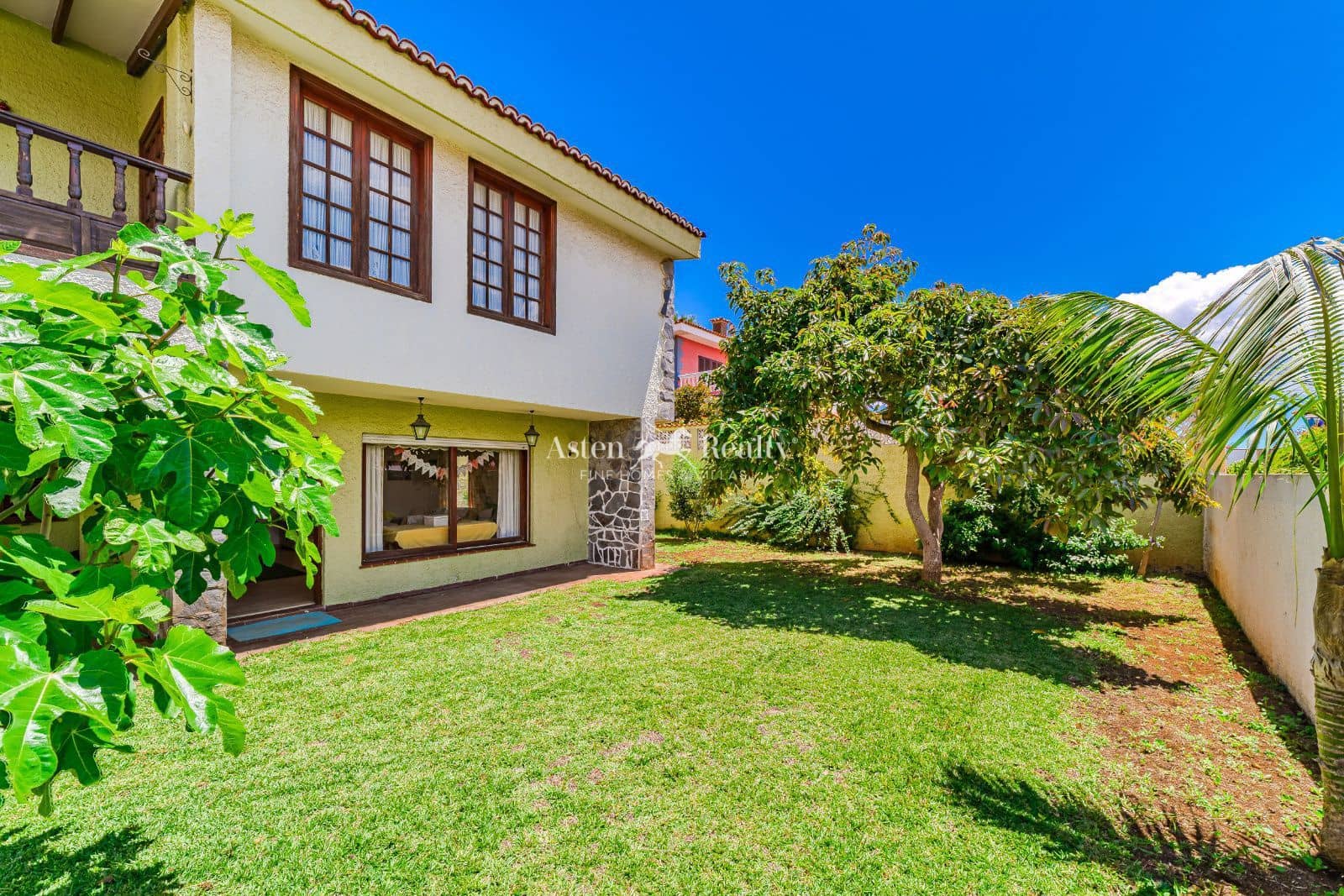 6 soveværelse Villa til salg i San Cristobal de La Laguna med garage - € 680.000 (Ref: 8998443)