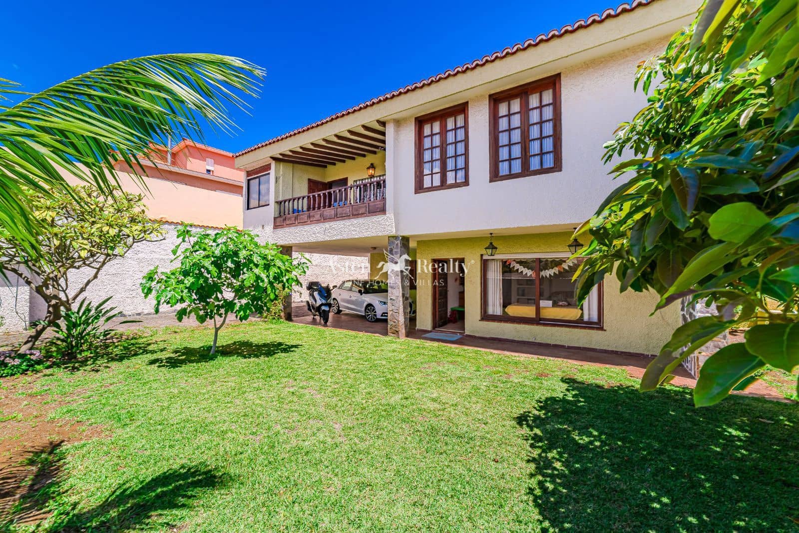 6 soveværelse Villa til salg i San Cristobal de La Laguna med garage - € 680.000 (Ref: 8998443)