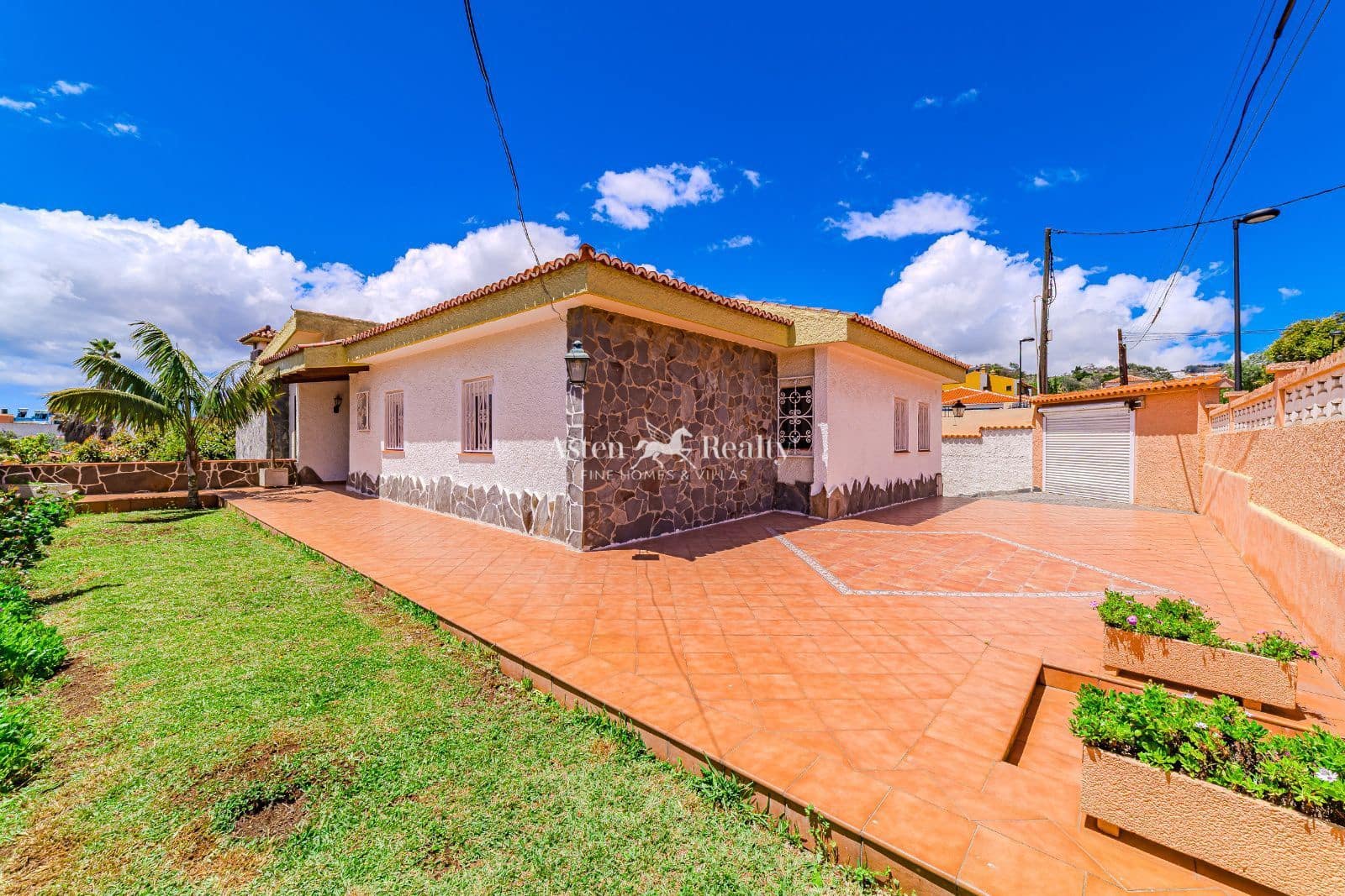 6 soveværelse Villa til salg i San Cristobal de La Laguna med garage - € 680.000 (Ref: 8998443)