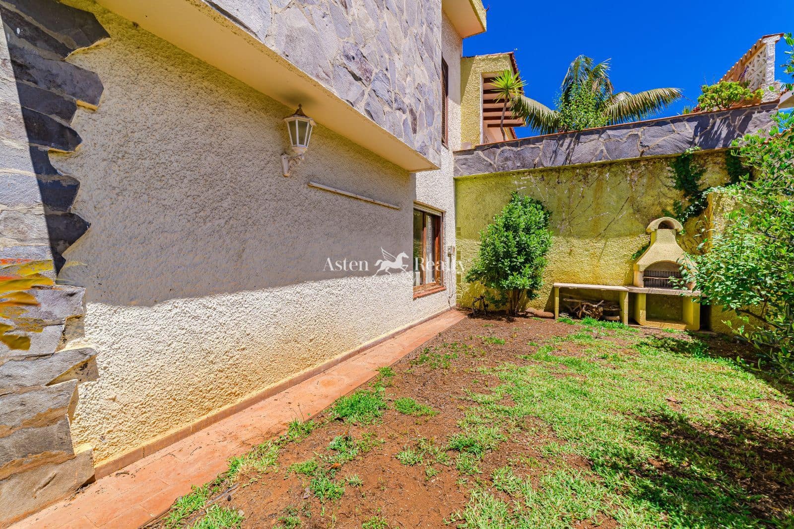 6 soveværelse Villa til salg i San Cristobal de La Laguna med garage - € 680.000 (Ref: 8998443)