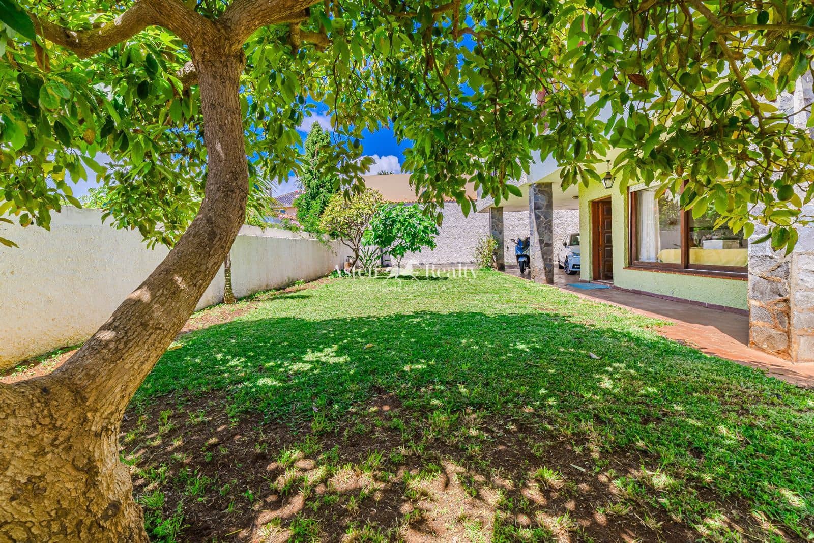 6 soveværelse Villa til salg i San Cristobal de La Laguna med garage - € 680.000 (Ref: 8998443)