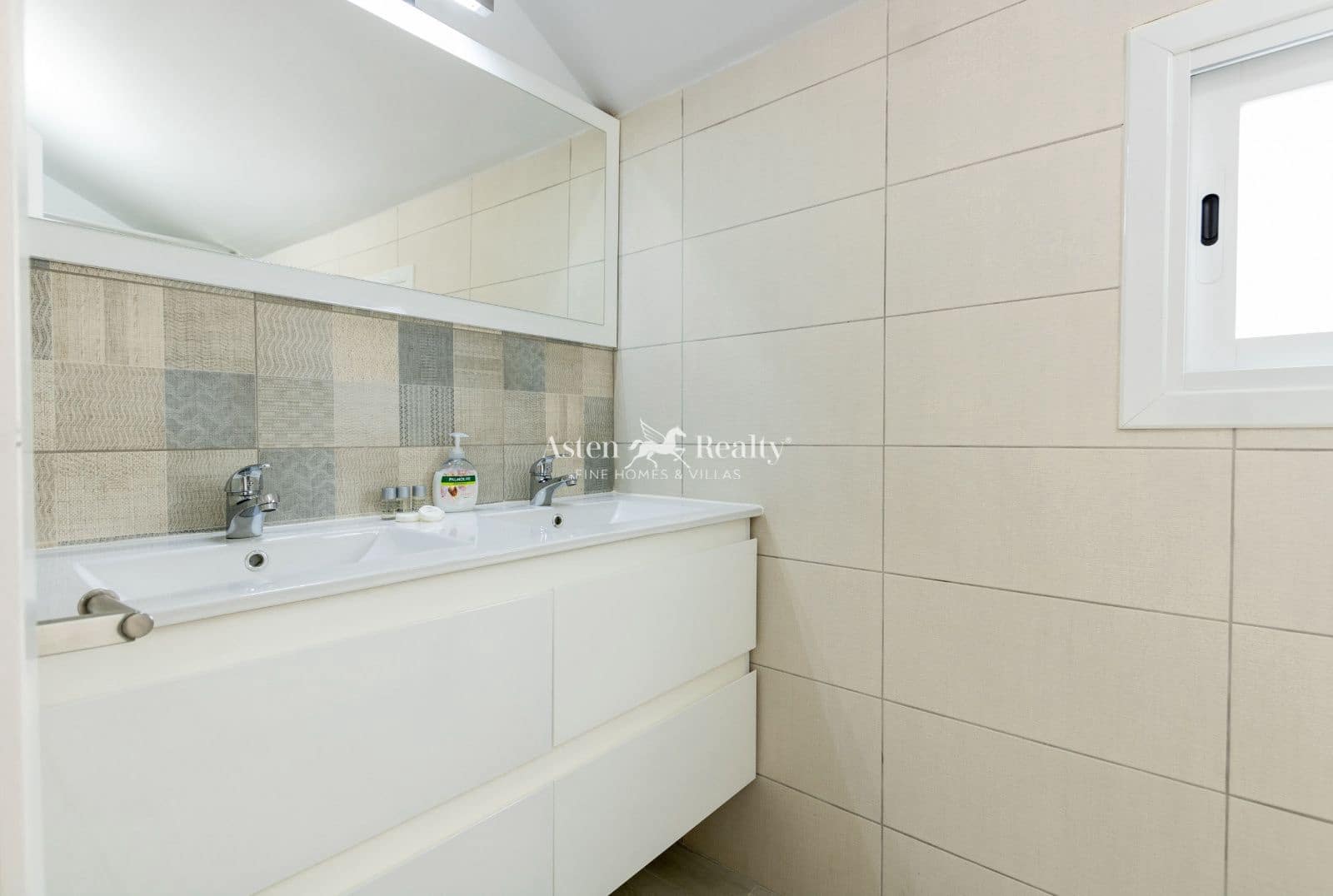 1 soveværelse Penthouse til salg i Playa de las Americas med swimmingpool - € 420.000 (Ref: 9019291)