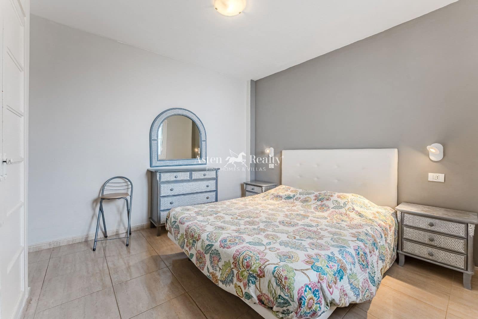 1 makuuhuone Asunto myytävänä paikassa Los Cristianos mukana uima-altaan 
autotalli - 235 000 € (Ref: 9033504)