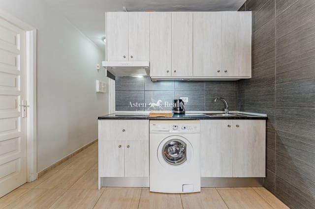 1 slaapkamer Flat te koop in Los Cristianos, Arona met zwembad garage - € 235.000 (Ref: 9033504)