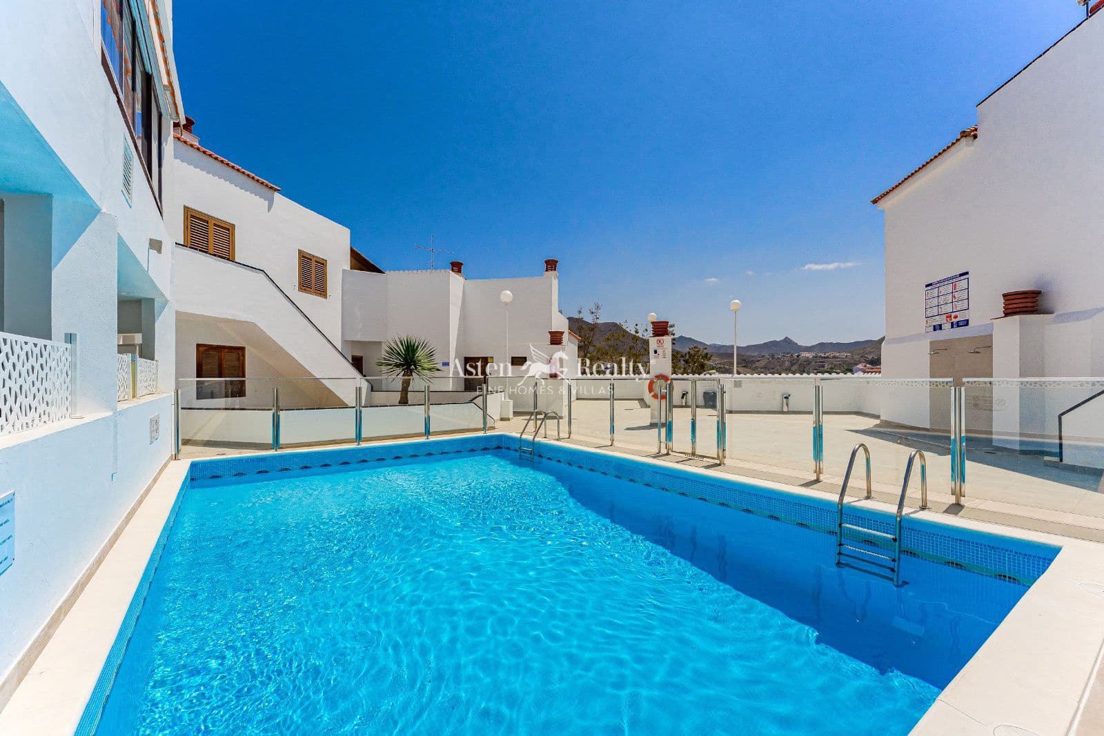 1 soveværelse Lejlighed til salg i Los Cristianos med swimmingpool garage - € 240.000 (Ref: 9033504)