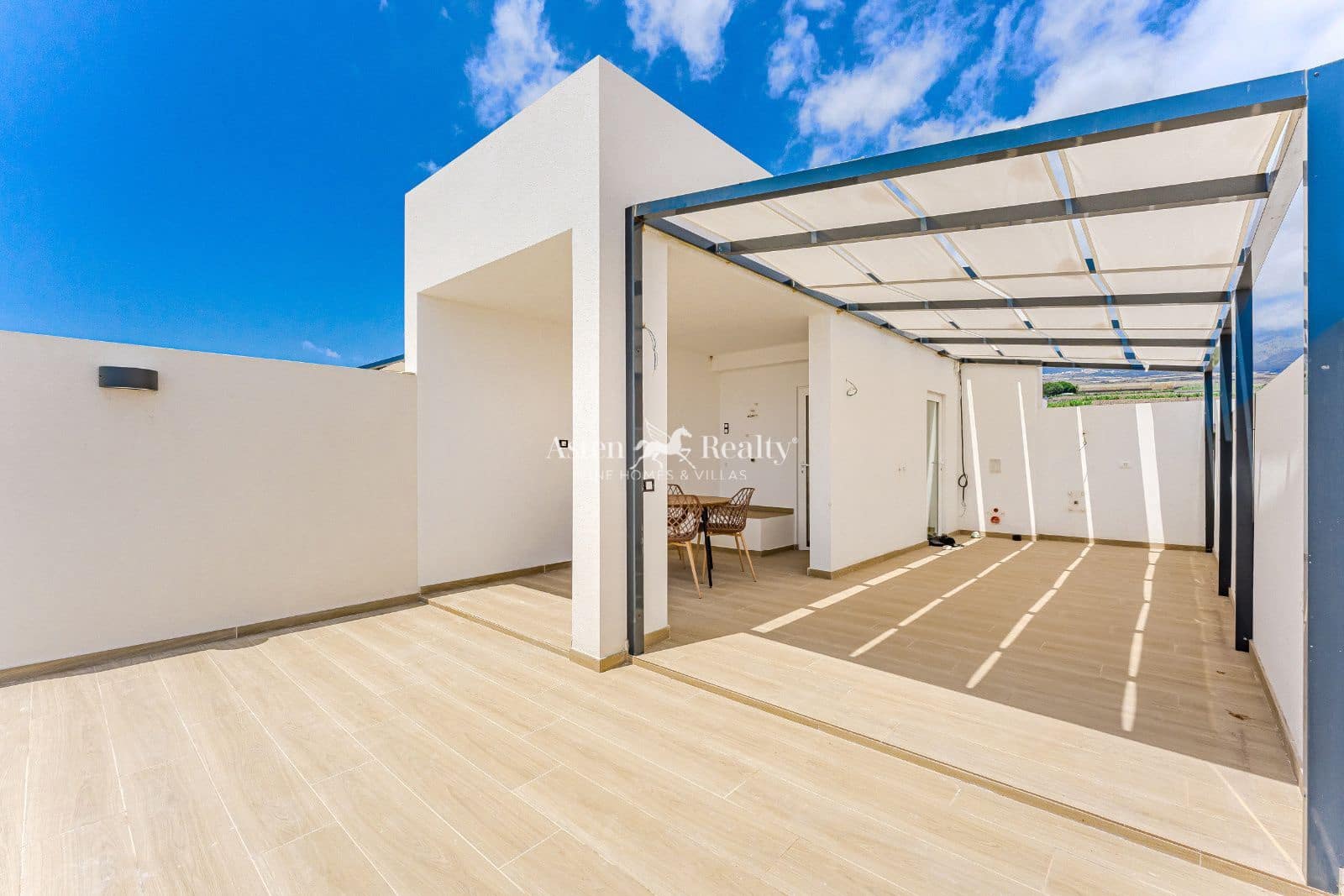 2 soveværelse Byhus til salg i Playa San Juan med garage - € 529.000 (Ref: 9049951)