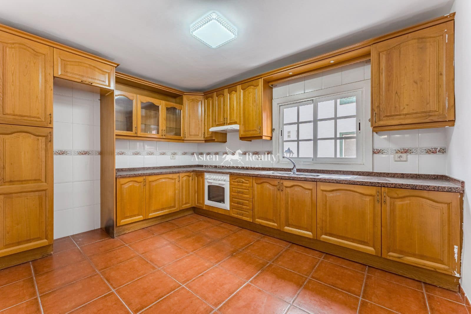 4 soveværelse Byhus til salg i Los Olivos med swimmingpool garage - € 385.000 (Ref: 9061720)