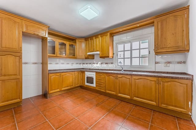 4 soveværelse Byhus til salg i Los Olivos, Adeje med swimmingpool garage - € 385.000 (Ref: 9061720)