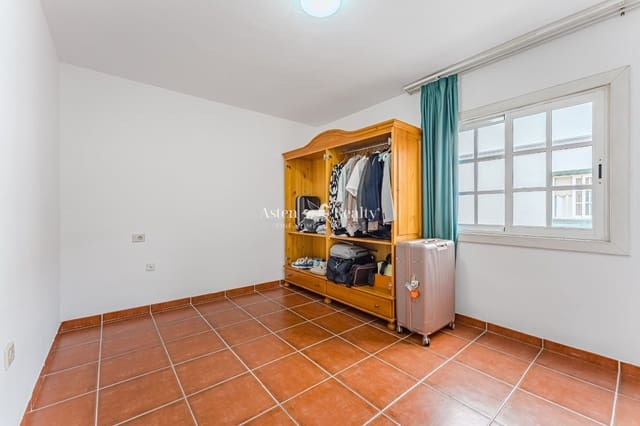 4 soveværelse Byhus til salg i Los Olivos, Adeje med swimmingpool garage - € 385.000 (Ref: 9061720)