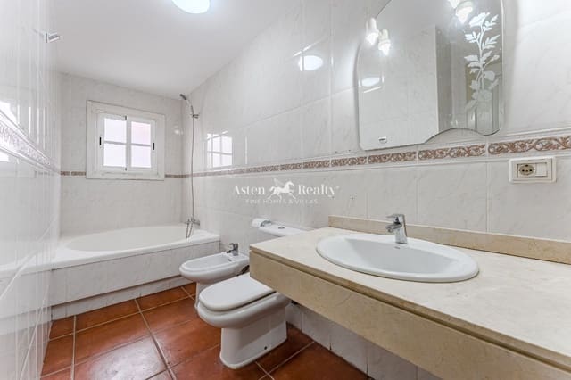 4 soveværelse Byhus til salg i Los Olivos, Adeje med swimmingpool garage - € 385.000 (Ref: 9061720)