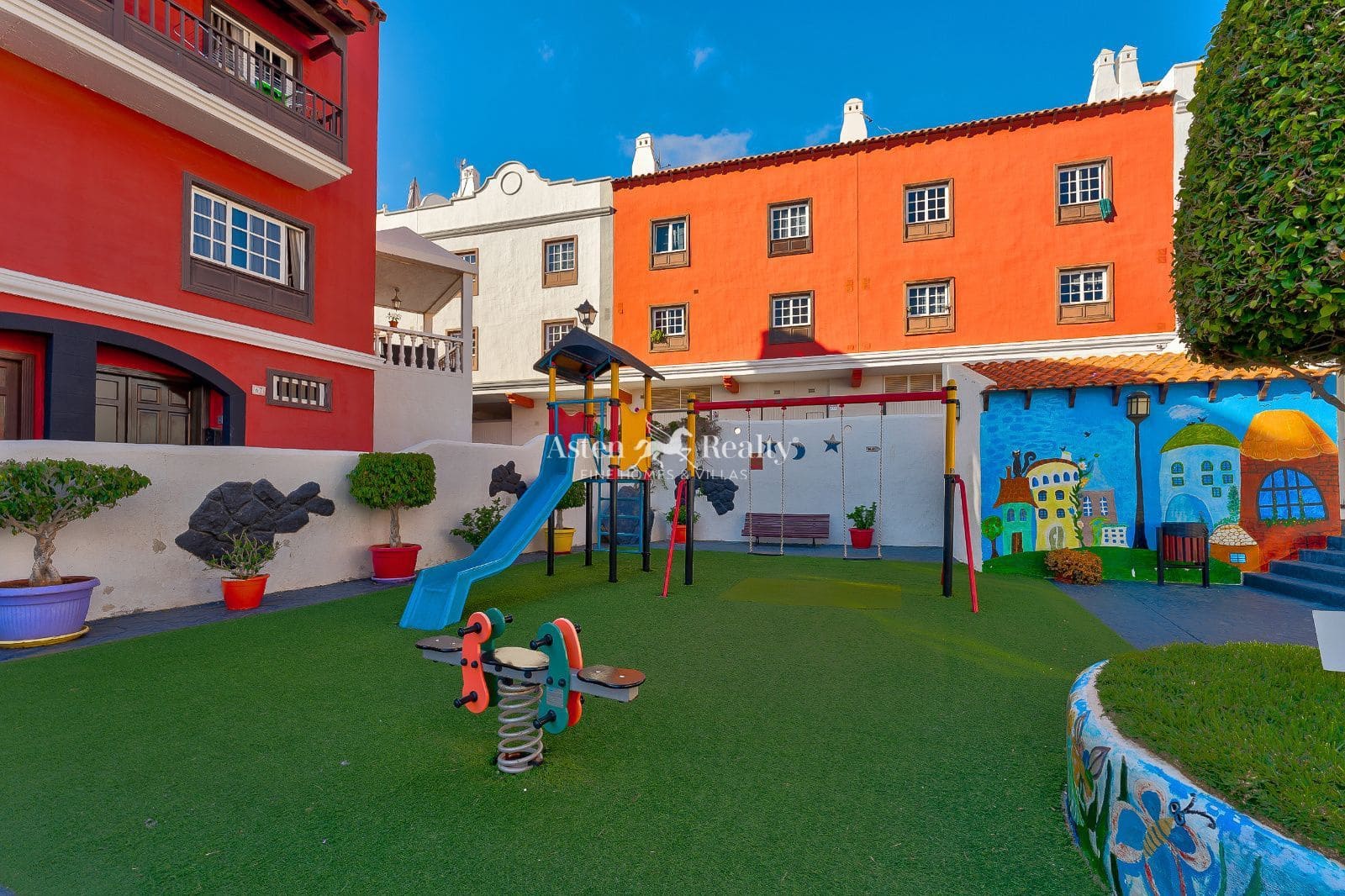 4 soveværelse Byhus til salg i Los Olivos med swimmingpool garage - € 385.000 (Ref: 9061720)