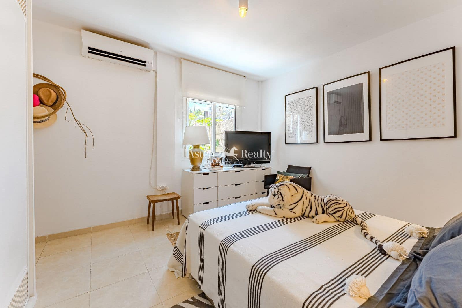 2 soverom Leilighet til salgs i Chayofa med svømmebasseng garasje - € 368 000 (Ref: 9082804)