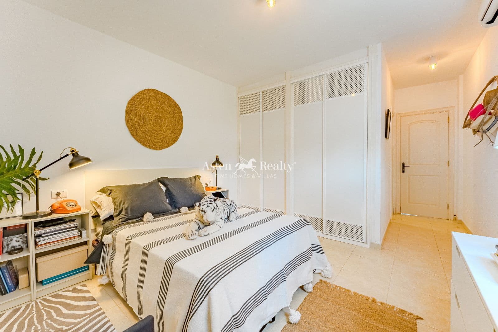 2 soverom Leilighet til salgs i Chayofa med svømmebasseng garasje - € 368 000 (Ref: 9082804)