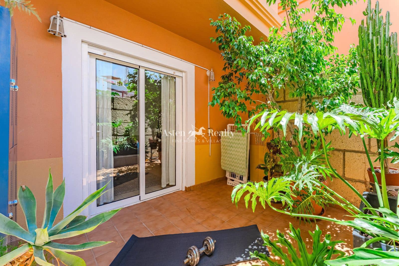 2 soverom Leilighet til salgs i Chayofa med svømmebasseng garasje - € 368 000 (Ref: 9082804)