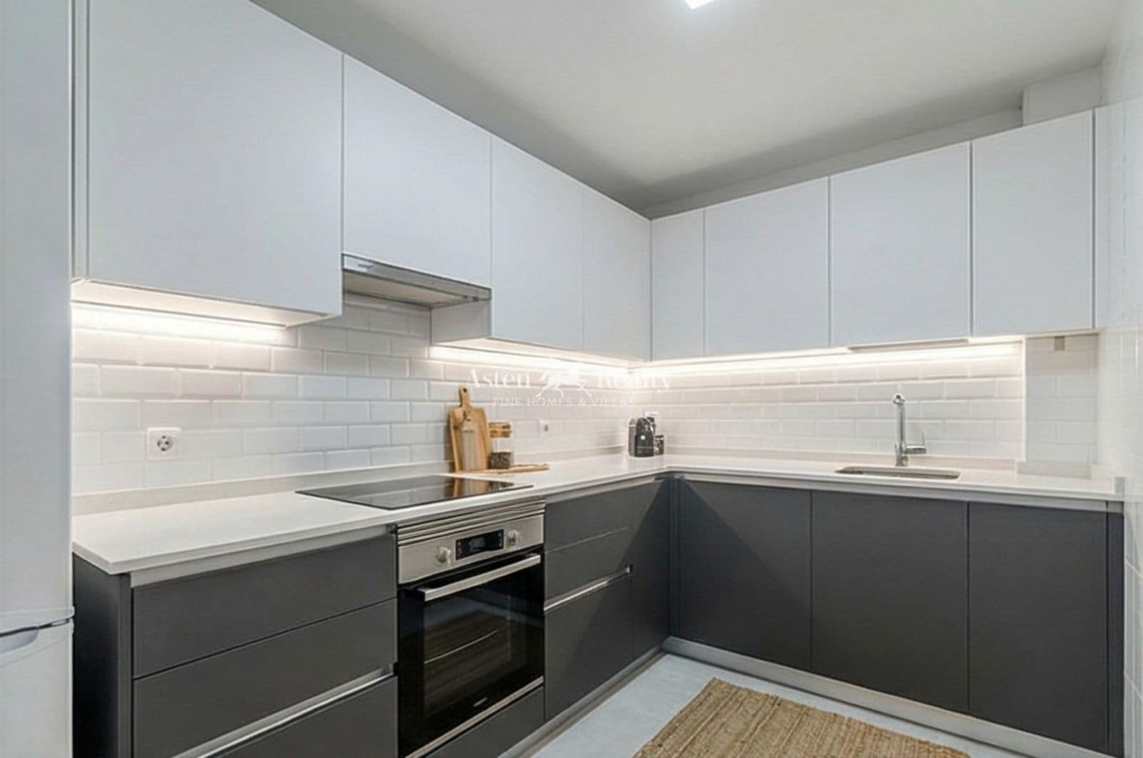 3 sypialnia Penthouse na sprzedaż w Los Cristianos z basenem garażem - 420 000 € (Ref: 9084591)