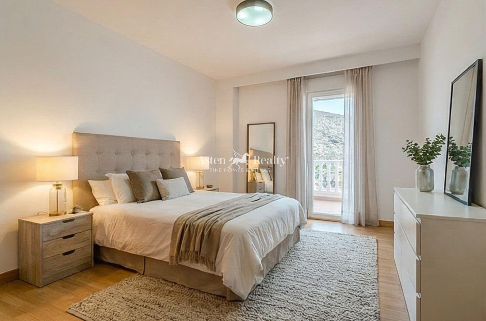 3 sypialnia Penthouse na sprzedaż w Los Cristianos z basenem garażem - 420 000 € (Ref: 9084591)