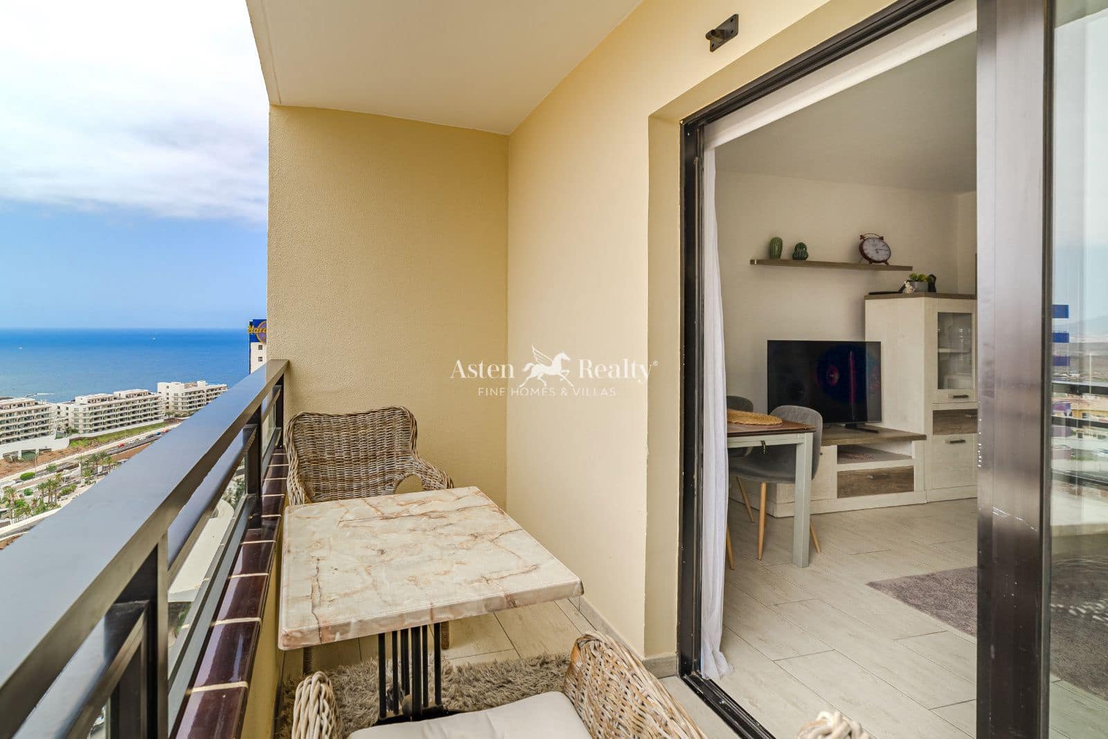 1 soveværelse Lejlighed til salg i Playa Paraiso med swimmingpool - € 265.000 (Ref: 9086508)