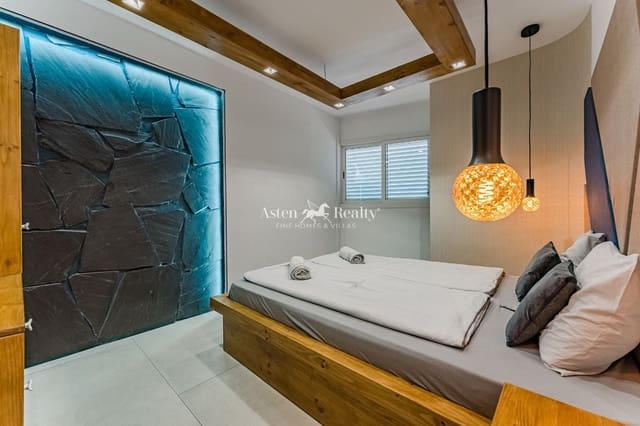 1 slaapkamer Flat te koop in Playa de las Americas, Arona met zwembad - € 339.000 (Ref: 9097398)