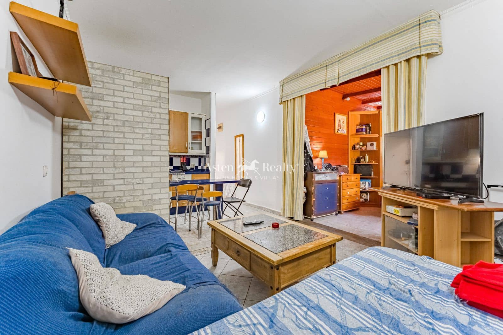 Flat for sale in Costa del Silencio with pool - € 139,000 (Ref: 9100195)