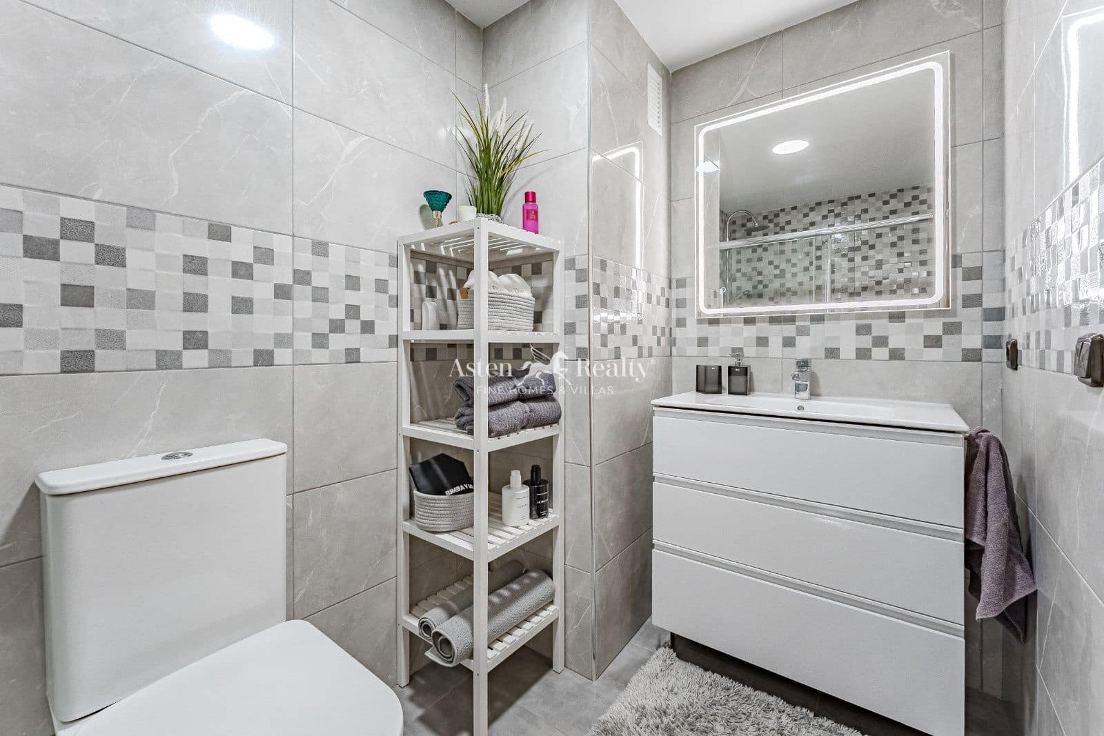 4 soveværelse Lejlighed til salg i Los Cristianos med swimmingpool garage - € 849.000 (Ref: 9101539)