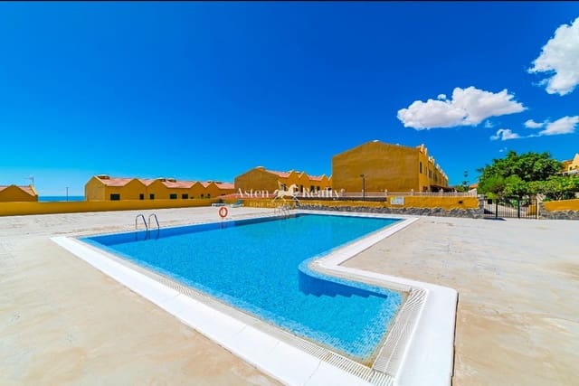 3 soveværelse Byhus til salg i Las Chafiras (San Miguel), San Miguel de Abona med swimmingpool garage - € 420.000 (Ref: 9105352)