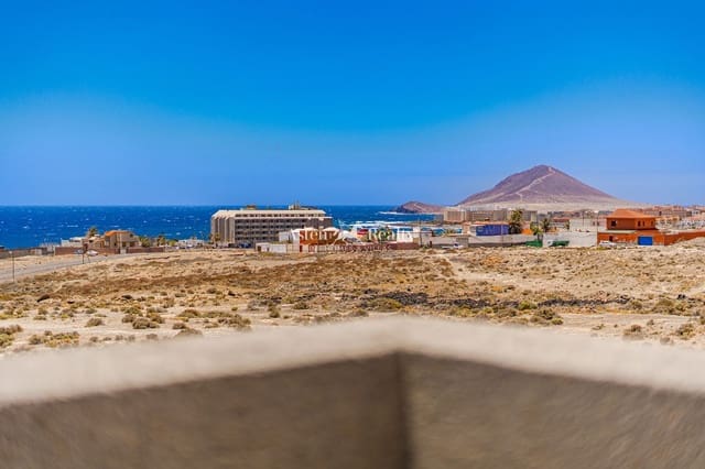 3 soveværelse Villa til salg i El Medano, Granadilla de Abona med garage - € 565.000 (Ref: 9109596)