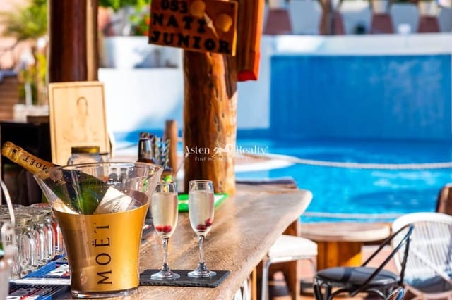 Virksomhed til salg i Playa Paraiso, Adeje - € 600.000 (Ref: 9109814)