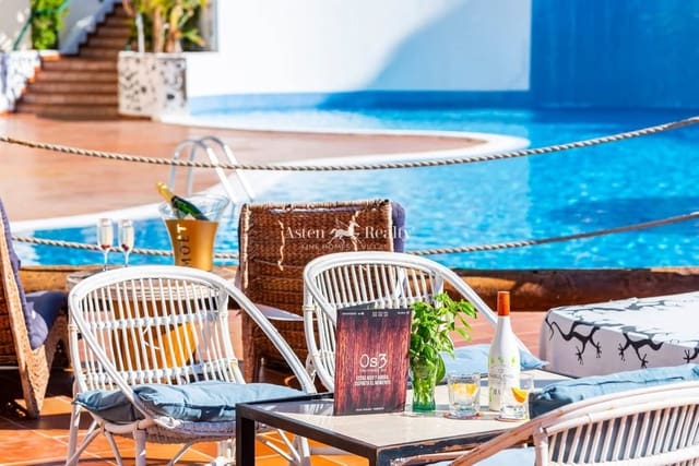 Virksomhed til salg i Playa Paraiso, Adeje - € 600.000 (Ref: 9109814)