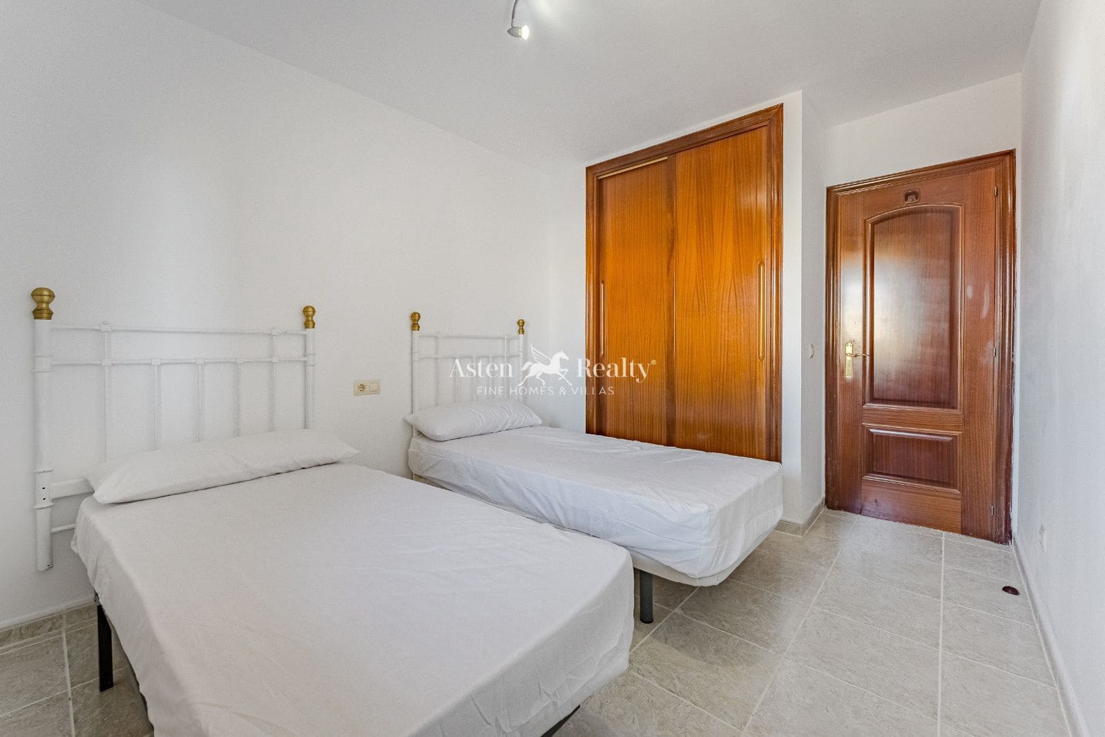 2 soveværelse Lejlighed til salg i El Medano med swimmingpool garage - € 290.000 (Ref: 9115411)