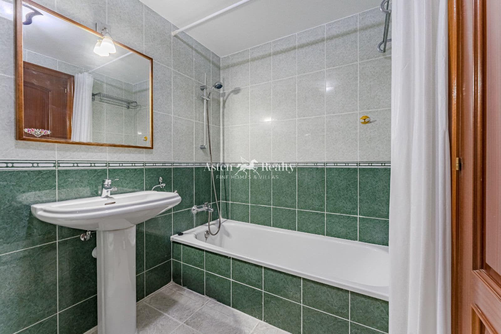 2 soveværelse Lejlighed til salg i El Medano med swimmingpool garage - € 290.000 (Ref: 9115411)