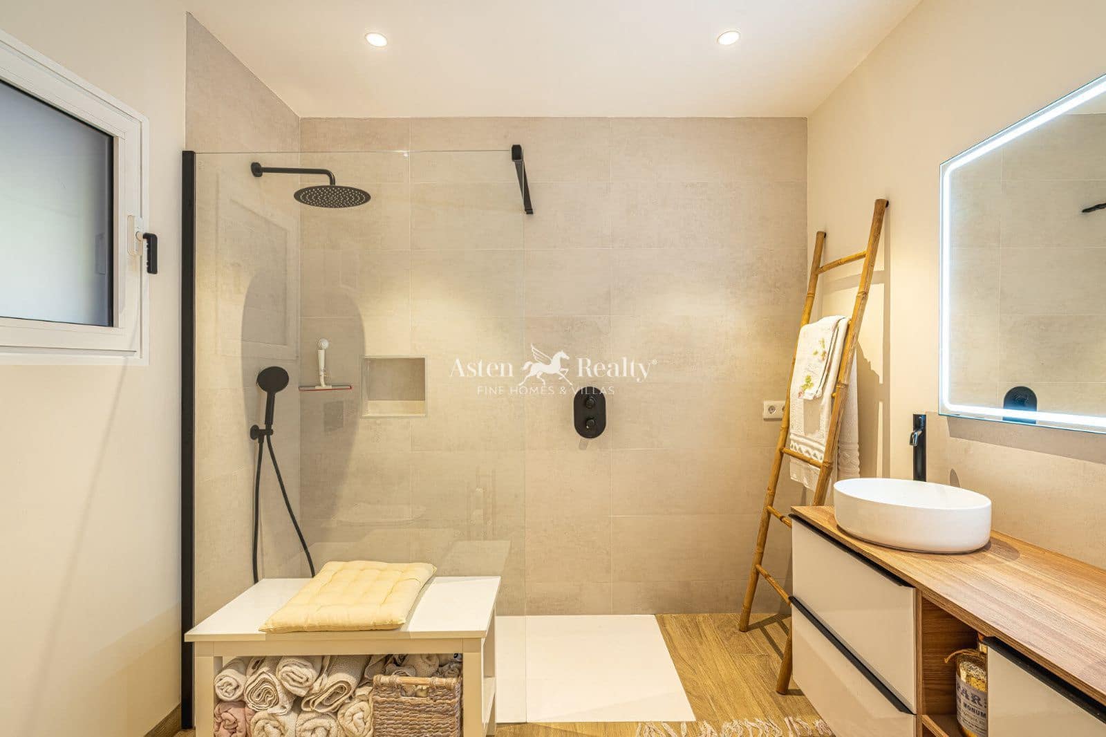 7 soveværelse Villa til salg i Los Gigantes med swimmingpool - € 1.790.000 (Ref: 9117516)