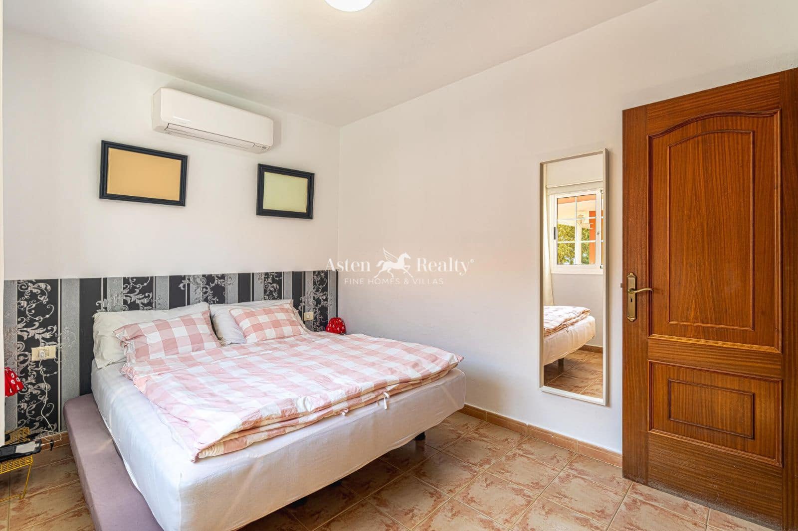 7 soveværelse Villa til salg i Los Gigantes med swimmingpool - € 1.790.000 (Ref: 9117516)