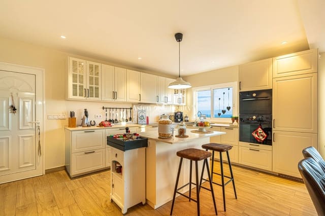 7 slaapkamer Villa te koop in Los Gigantes, Santiago del Teide met zwembad - € 1.790.000 (Ref: 9117516)