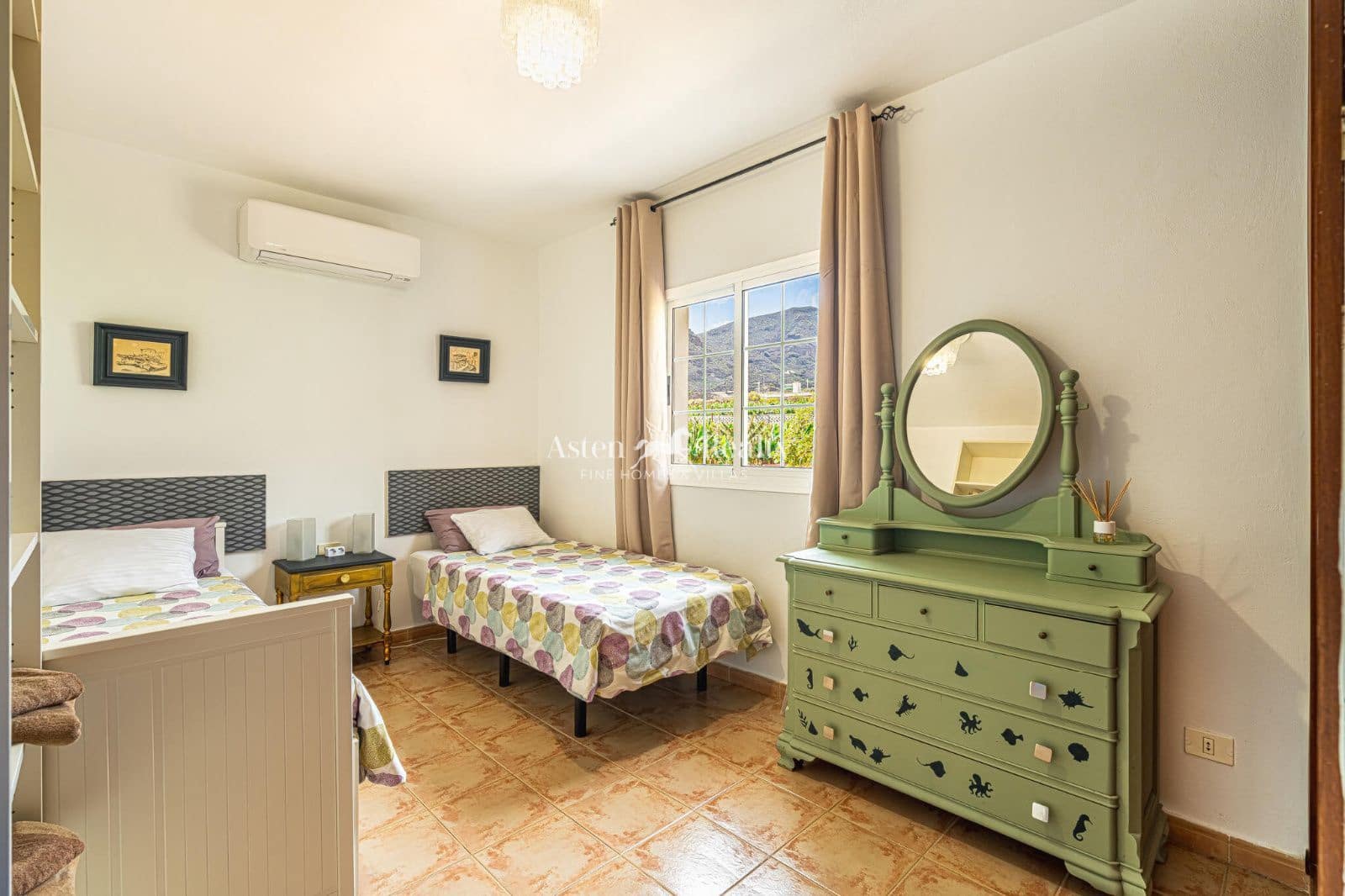 7 soveværelse Villa til salg i Los Gigantes med swimmingpool - € 1.790.000 (Ref: 9117516)