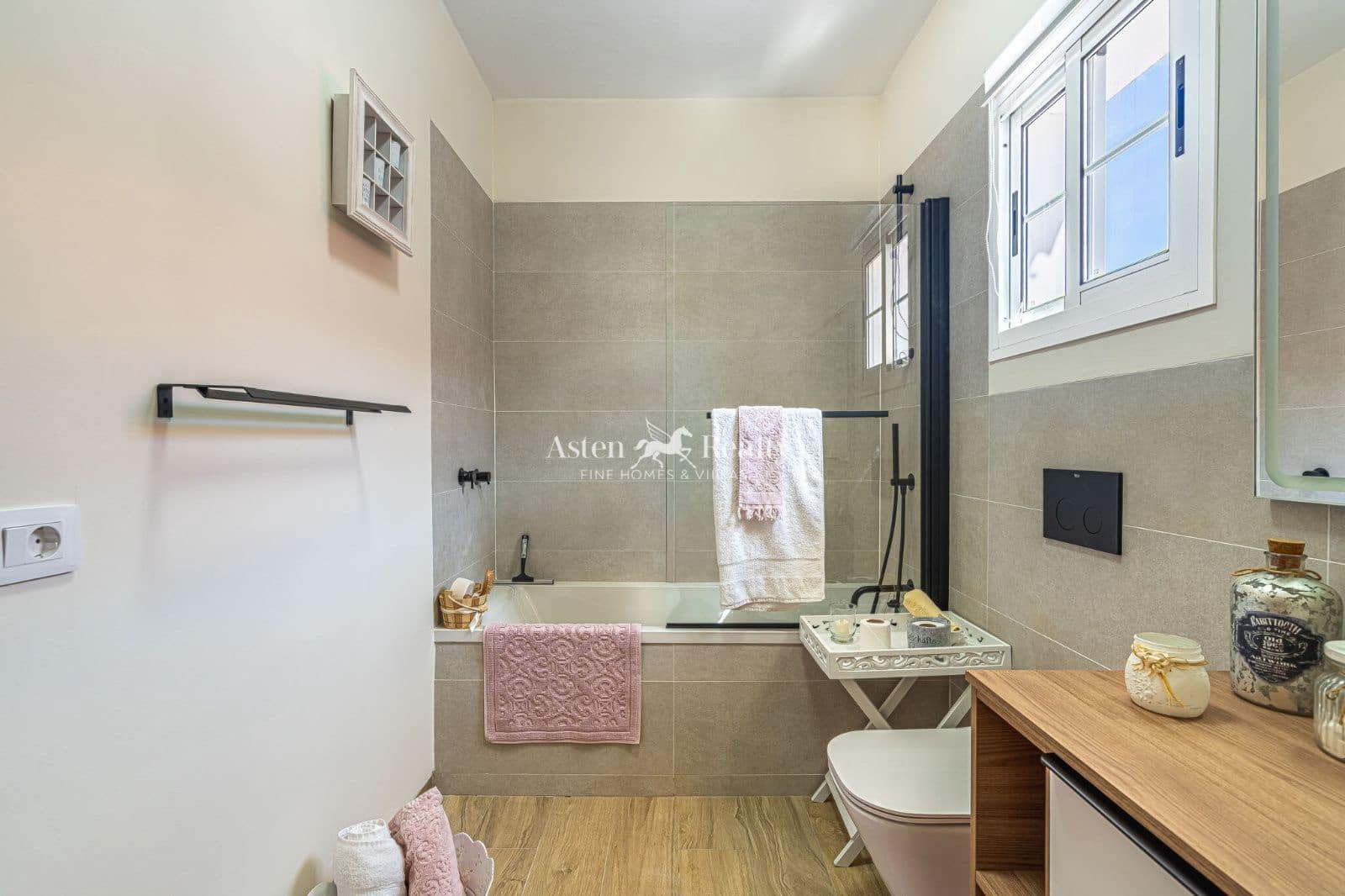 7 soveværelse Villa til salg i Los Gigantes med swimmingpool - € 1.790.000 (Ref: 9117516)