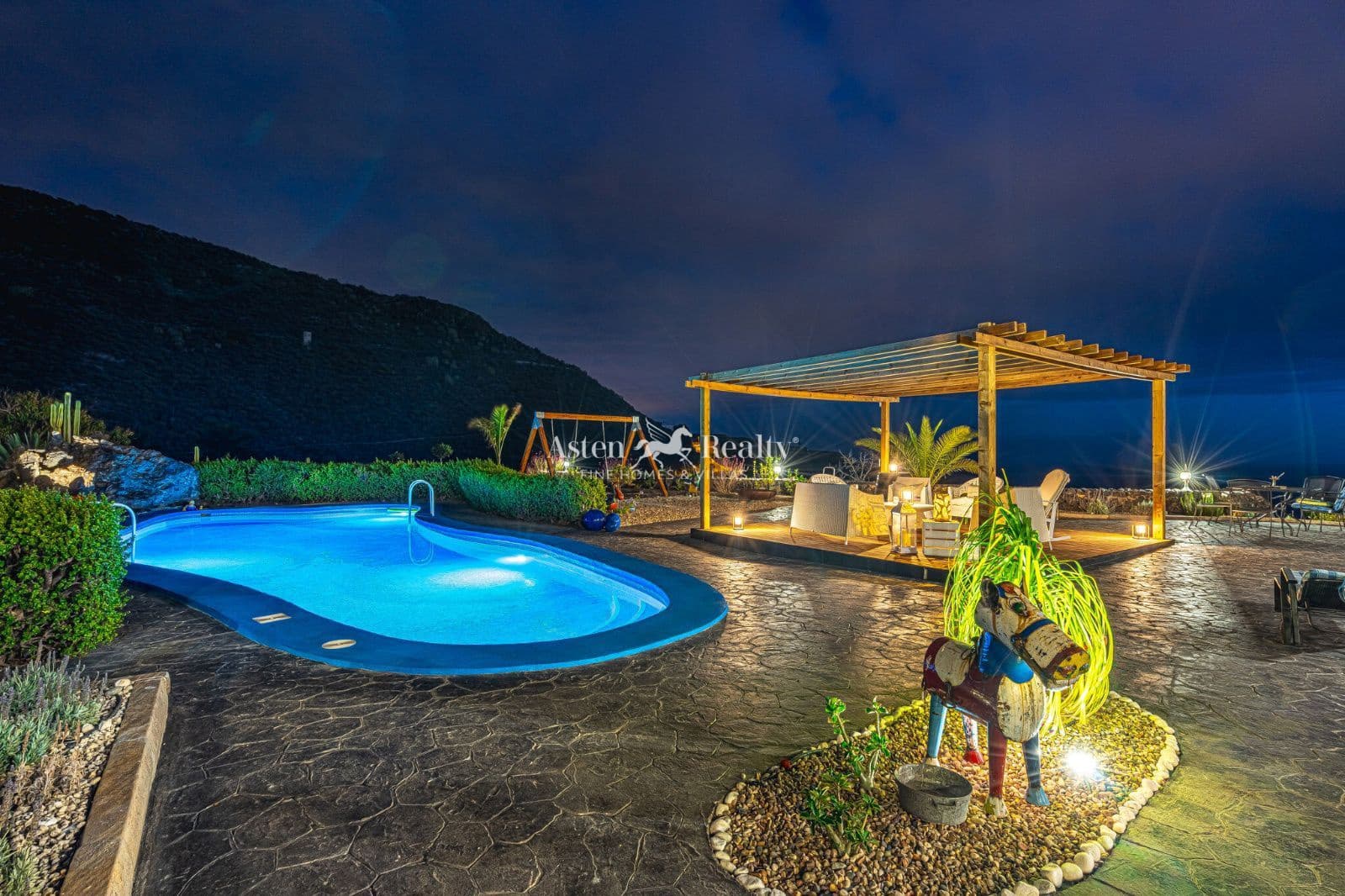 7 soveværelse Villa til salg i Los Gigantes med swimmingpool - € 1.790.000 (Ref: 9117516)