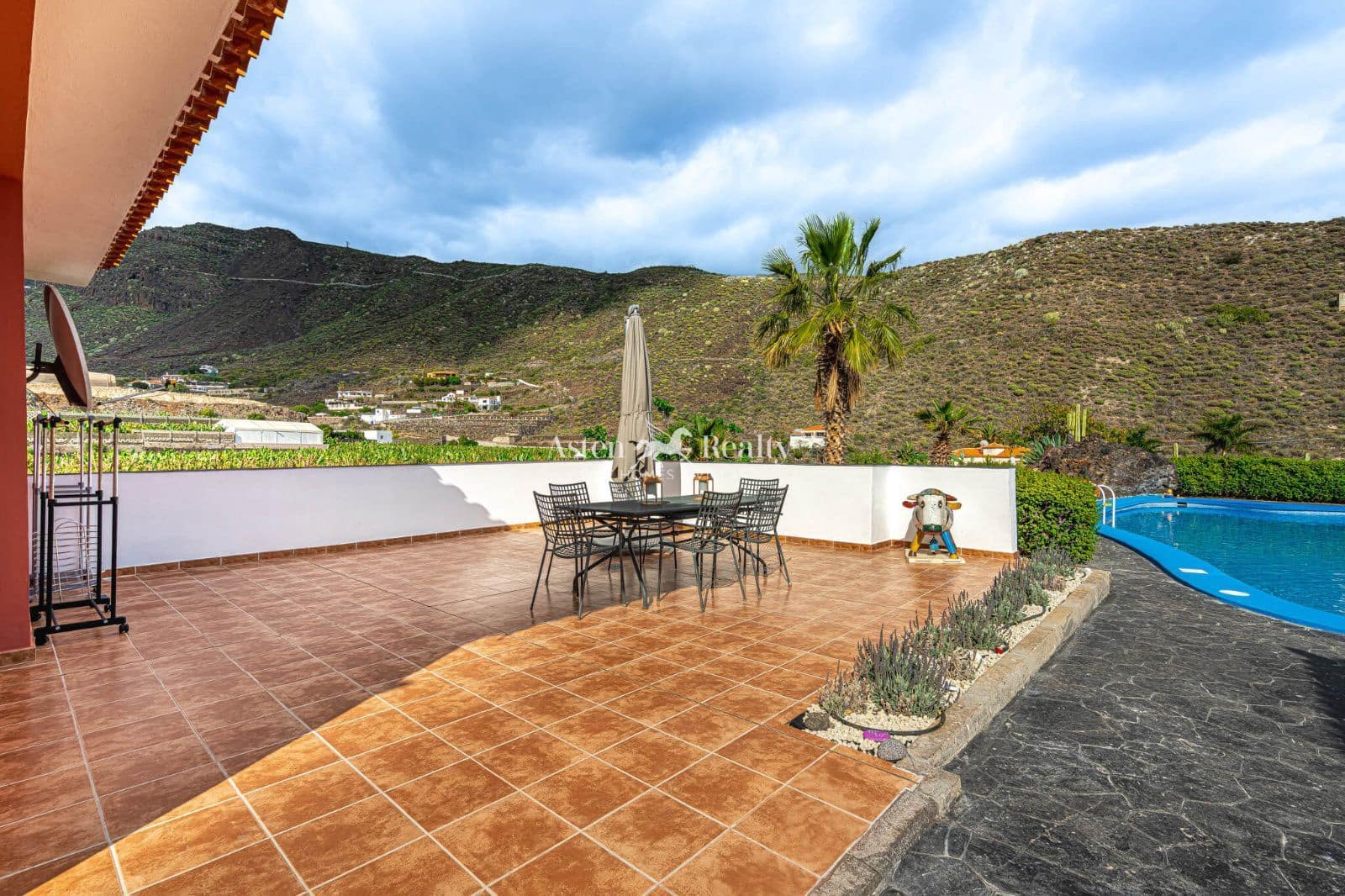 7 soveværelse Villa til salg i Los Gigantes med swimmingpool - € 1.790.000 (Ref: 9117516)