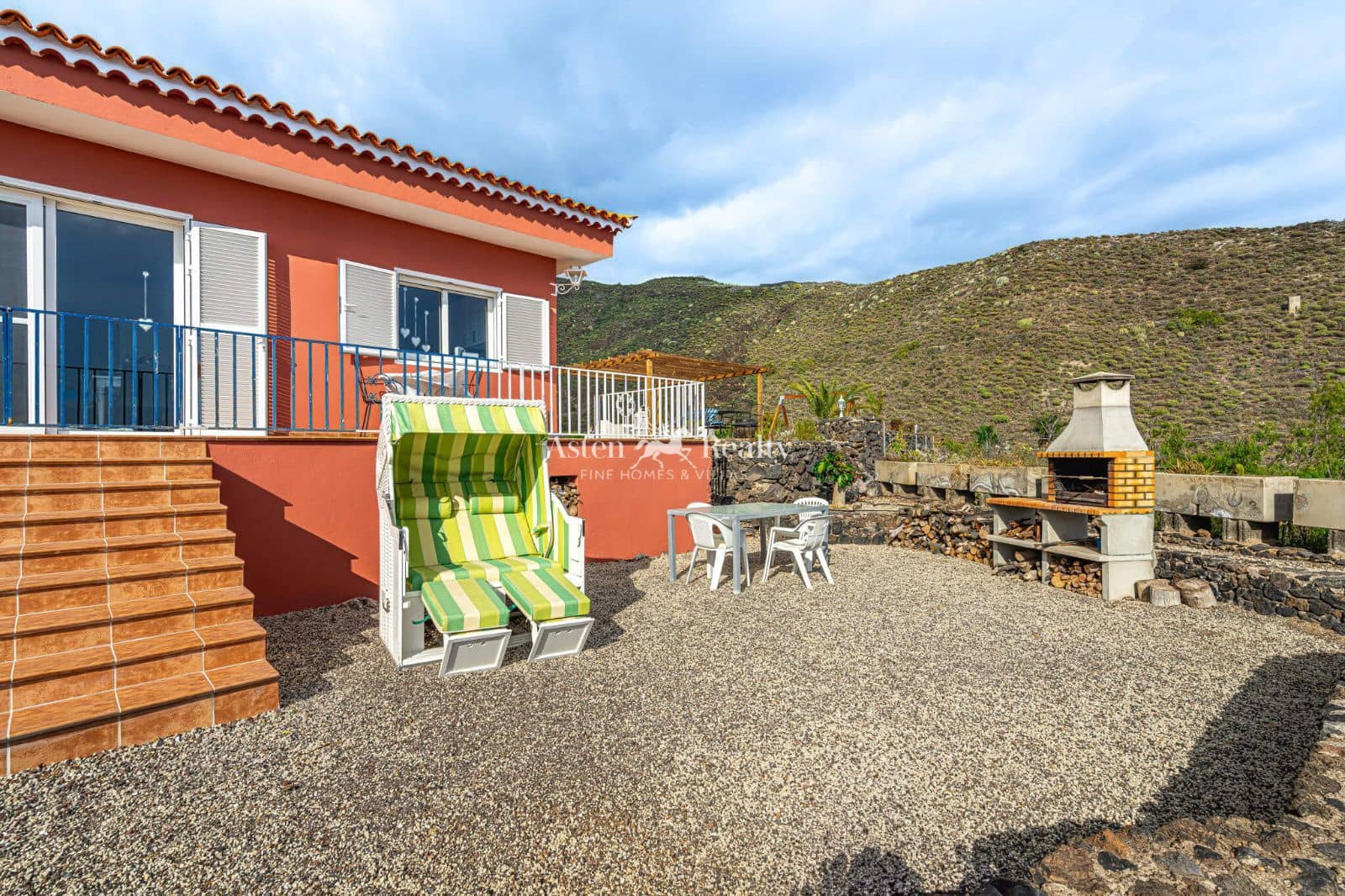 7 soveværelse Villa til salg i Los Gigantes med swimmingpool - € 1.790.000 (Ref: 9117516)