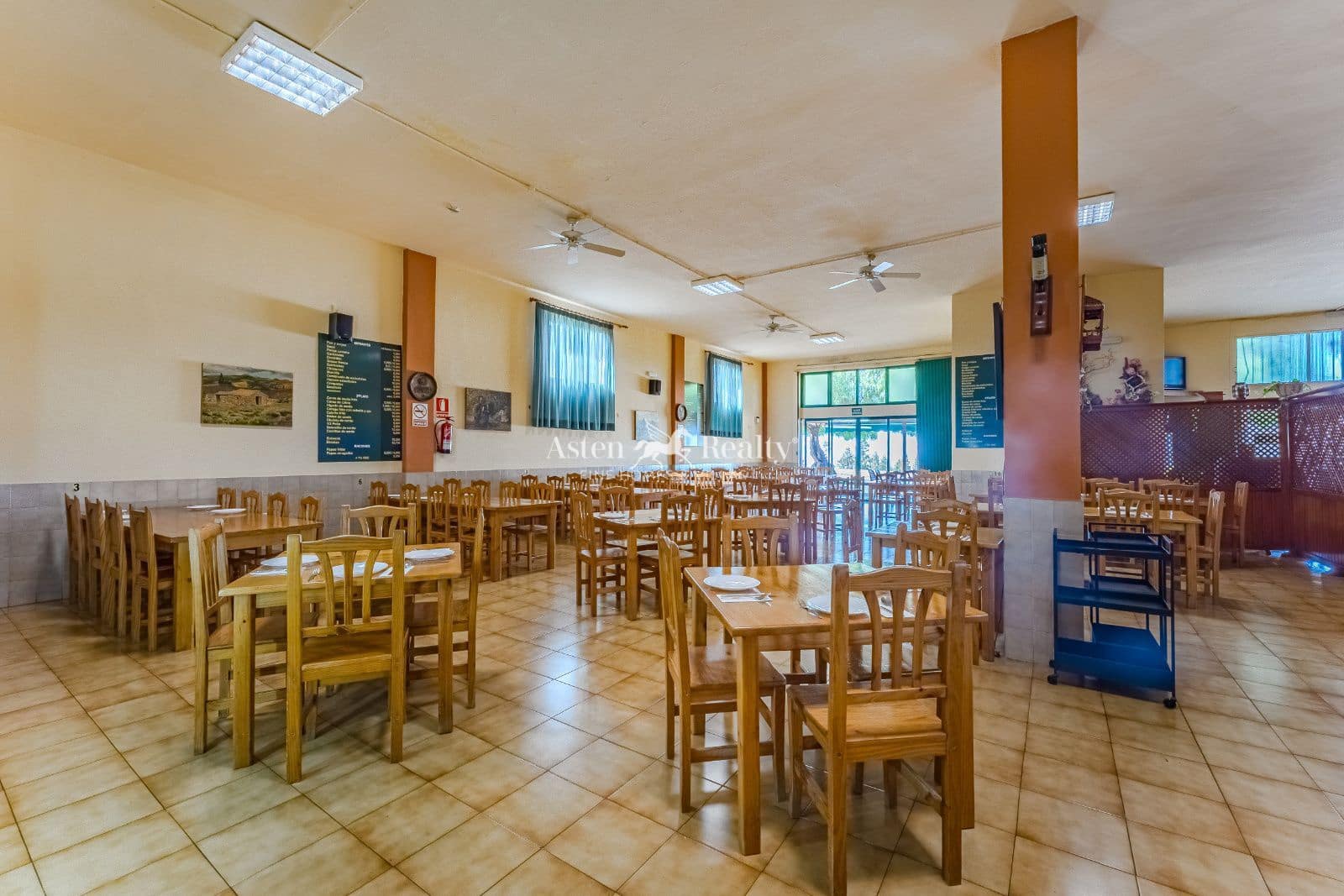 Business for sale in Vilaflor with garage - € 550,000 (Ref: 9123572)