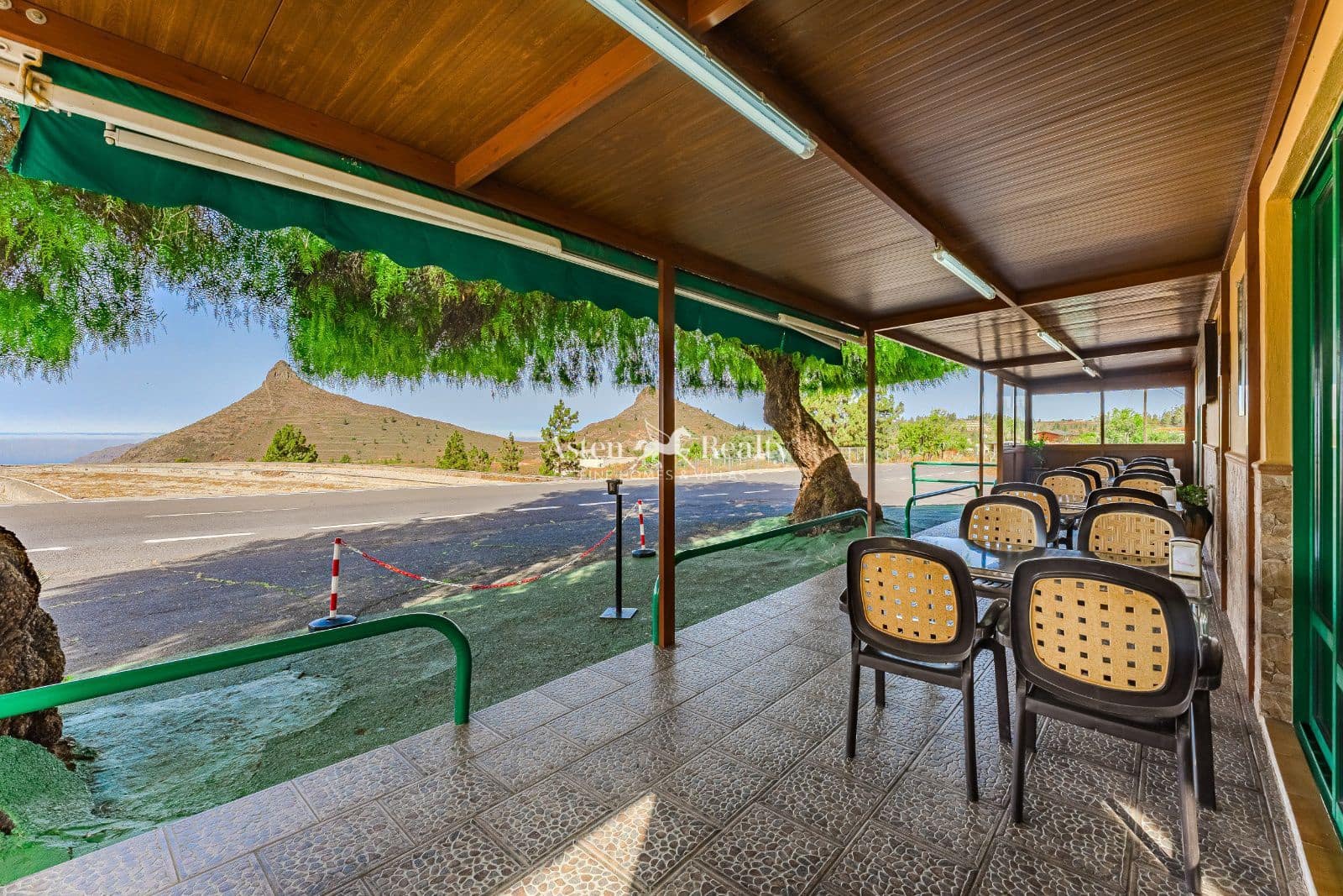 Business for sale in Vilaflor with garage - € 550,000 (Ref: 9123572)