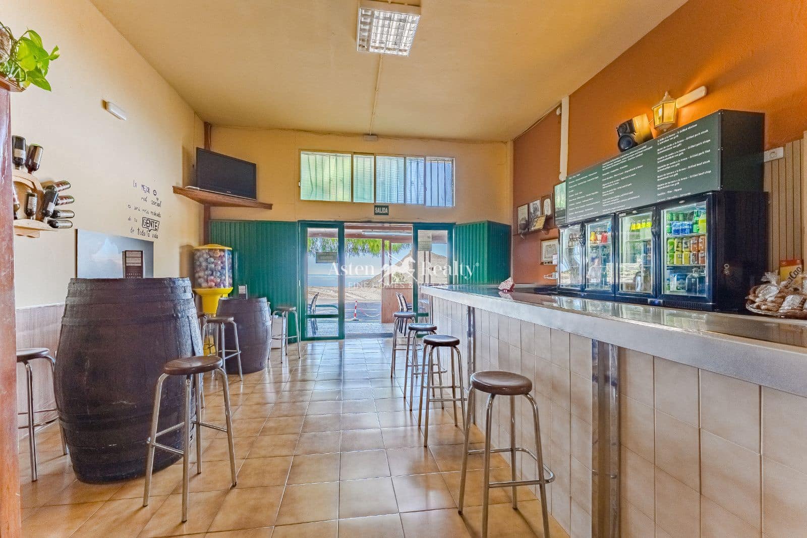 Business for sale in Vilaflor with garage - € 550,000 (Ref: 9123572)