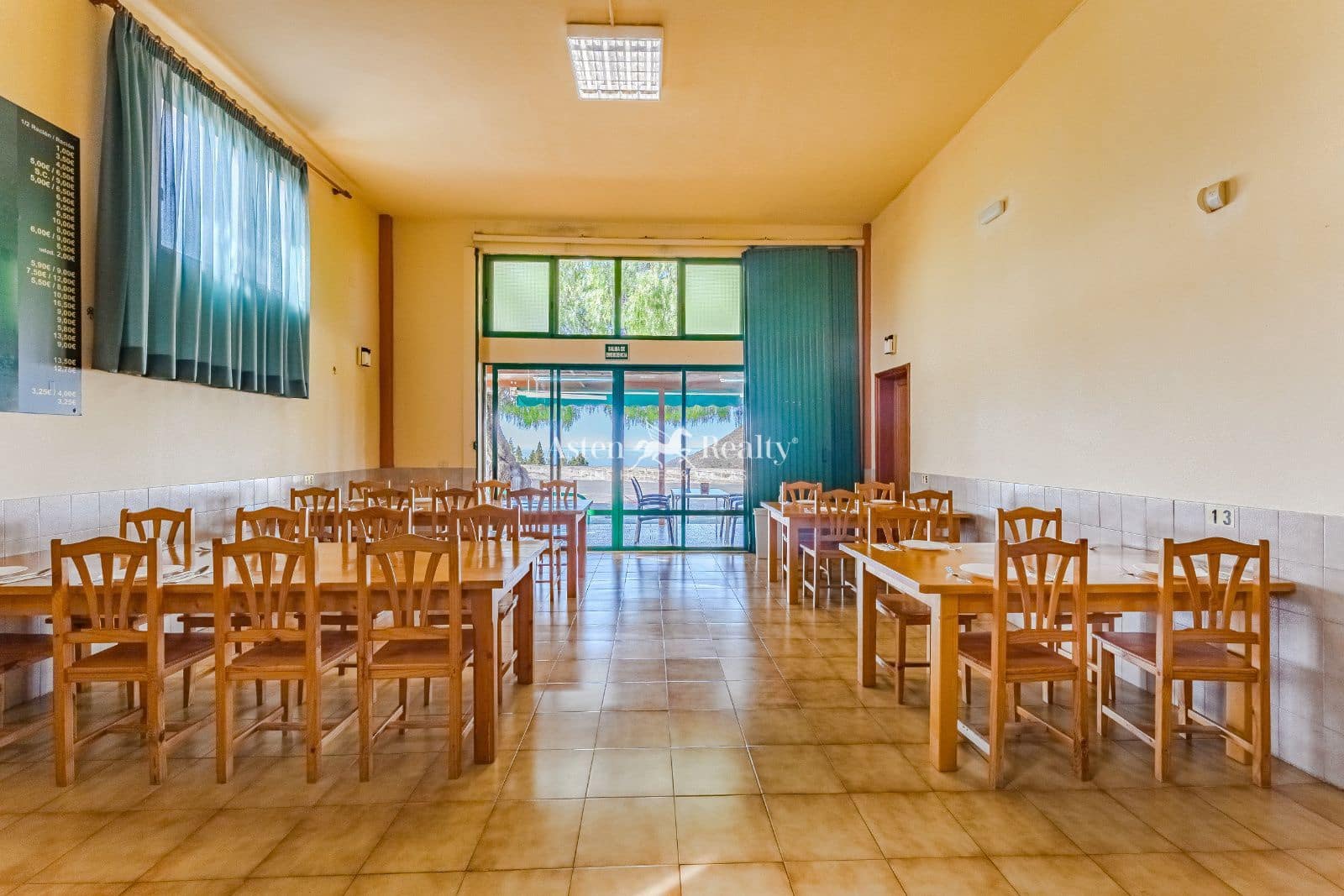 Business for sale in Vilaflor with garage - € 550,000 (Ref: 9123572)