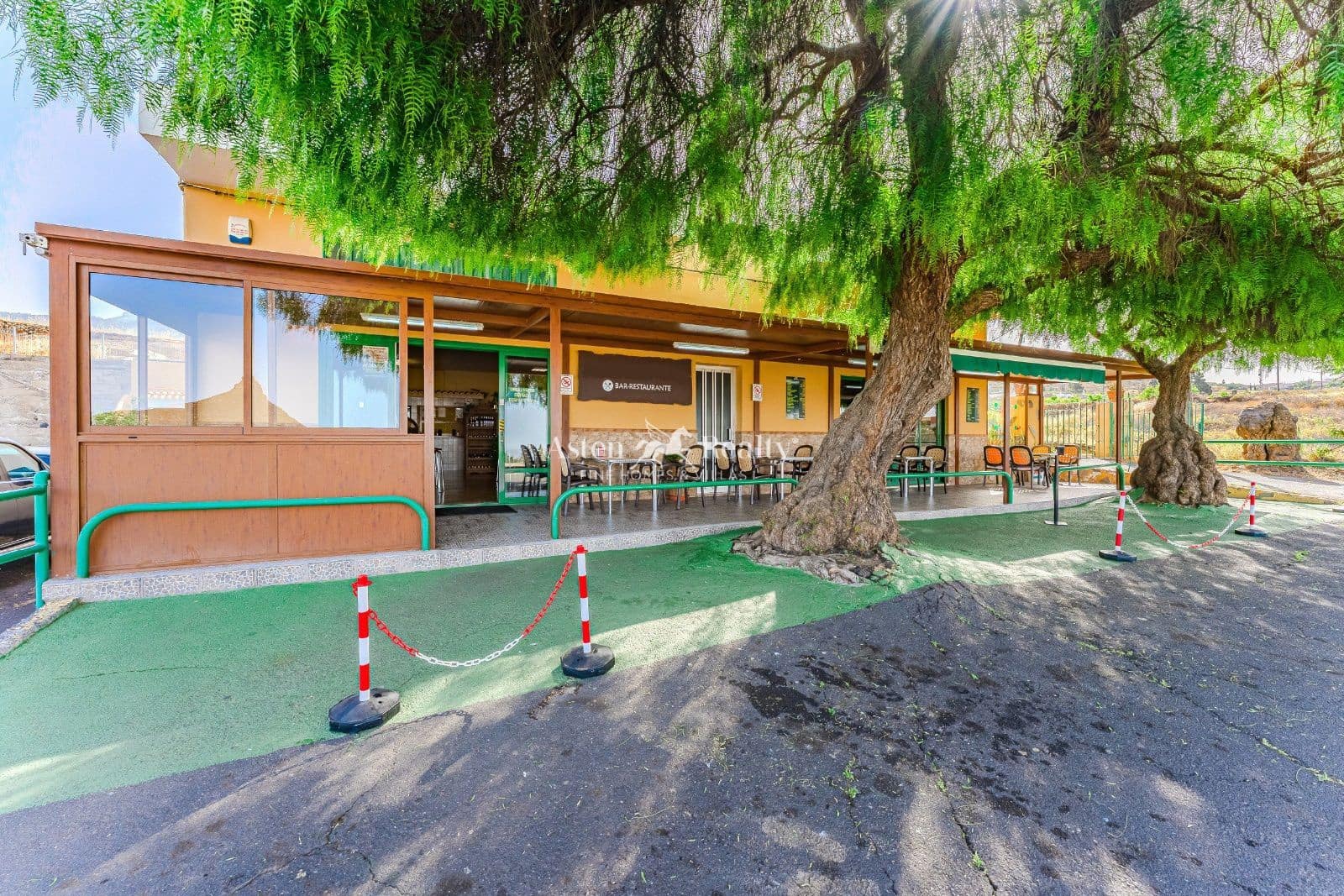 Business for sale in Vilaflor with garage - € 550,000 (Ref: 9123572)